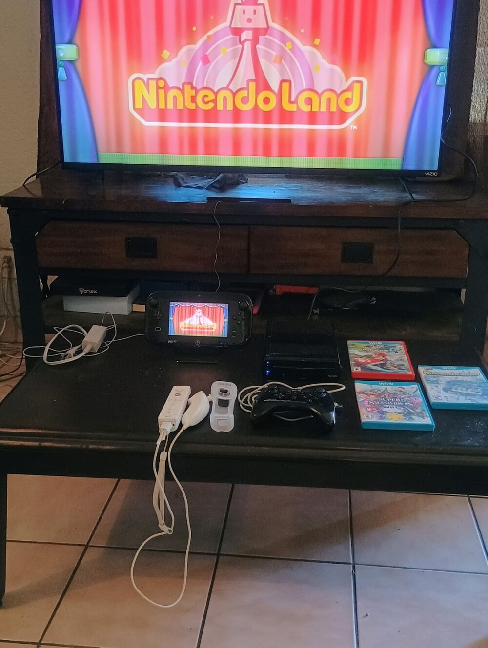 Nintendo Wii U Console in Black with 32GB Badge - Picture 2 of 15
